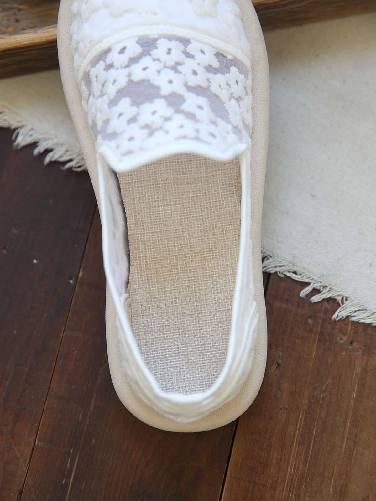 Mesh daisy round head shallow mouth flat shoes summer cotton and linen breathable foot soft sole single shoes