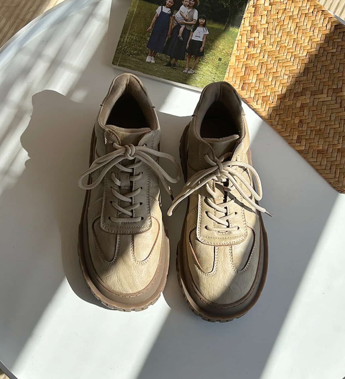 Round head lace-up flat bottom Martin boots autumn and winter handsome black medium heel short boots women