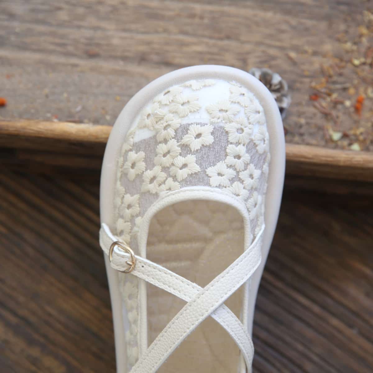 Daisy mesh round head shallow mouth flats summer cross buckle Roman sandals