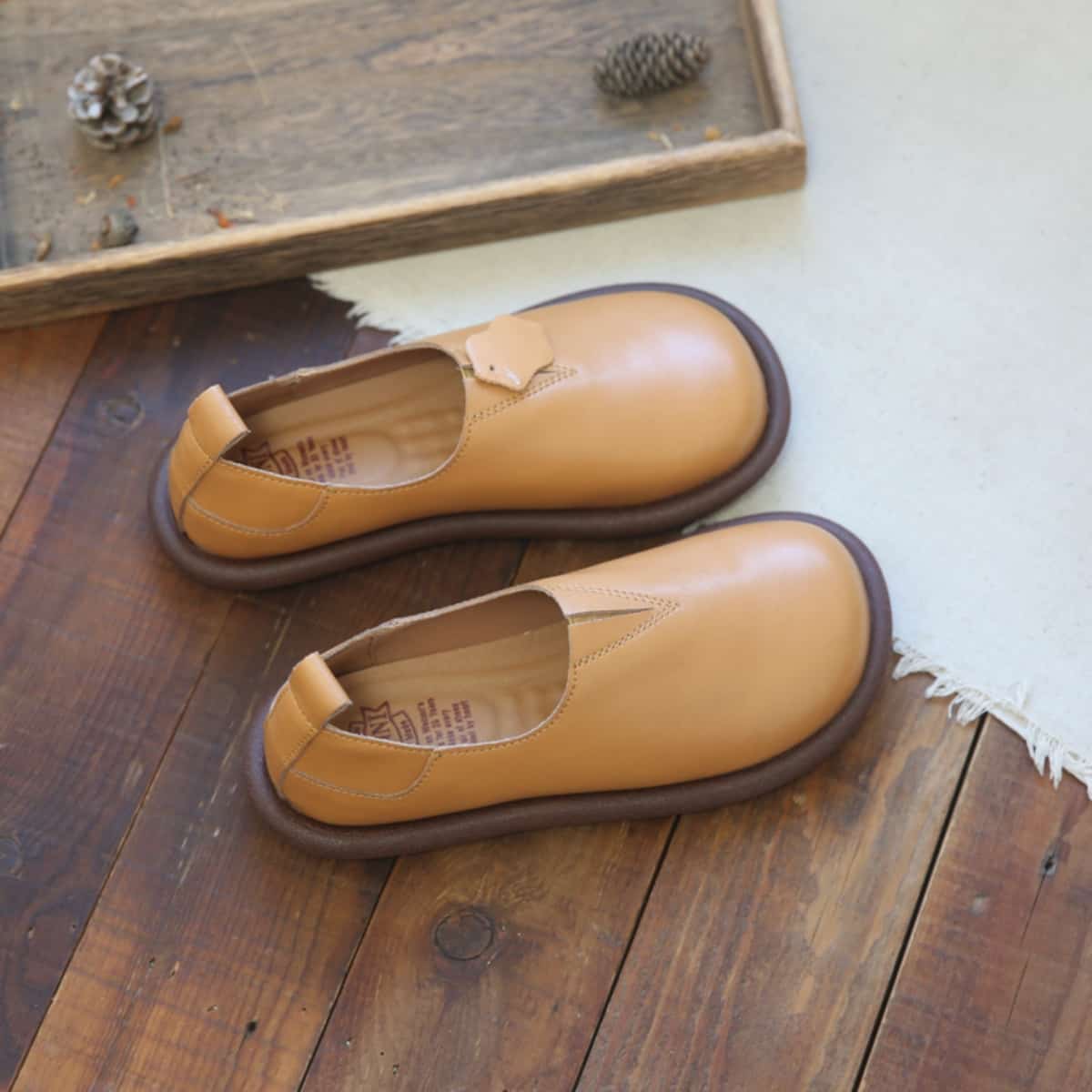 Leather round head flat shoes, one stretch foot, shallow mouth, comfortable soft sole, low heel single shoes summer