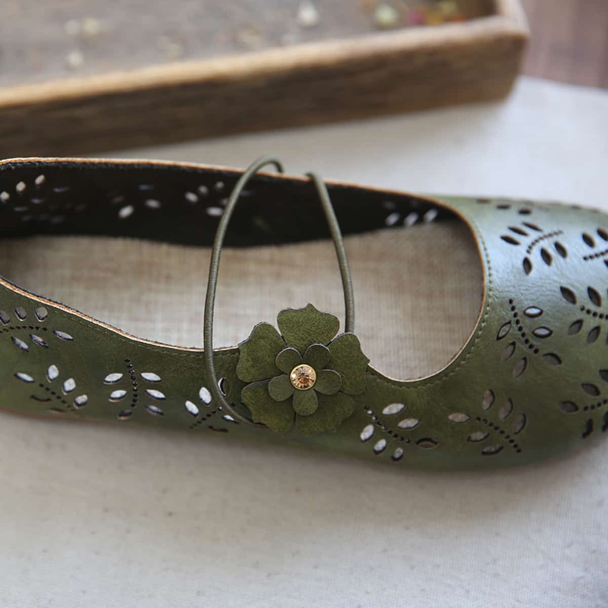 Hollow petal bag head flat shoes cotton and linen handmade comfortable soft sole one word with sandals