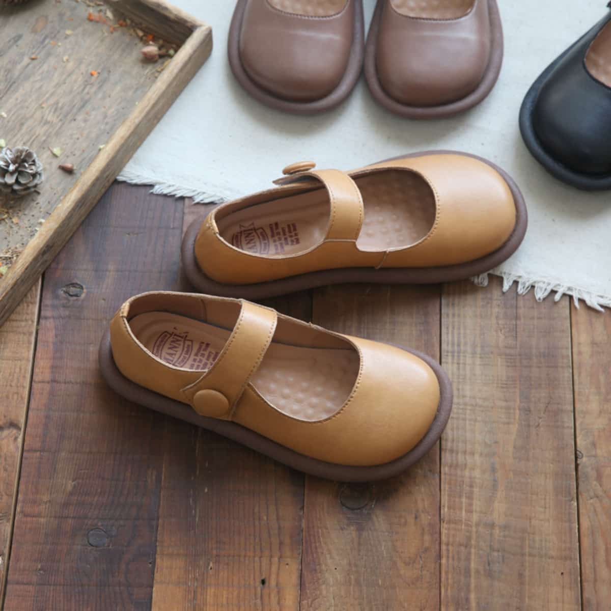 Leather round head shallow mouth flat shoes comfortable soft sole one word with small leather shoes sandals women