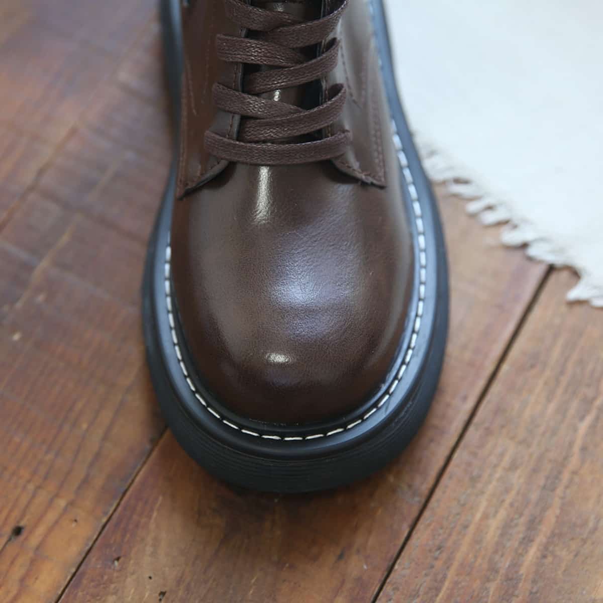 Round head lace-up thick-soled locomotive Martin boots women's autumn and winter velvet belt buckle black medium boots