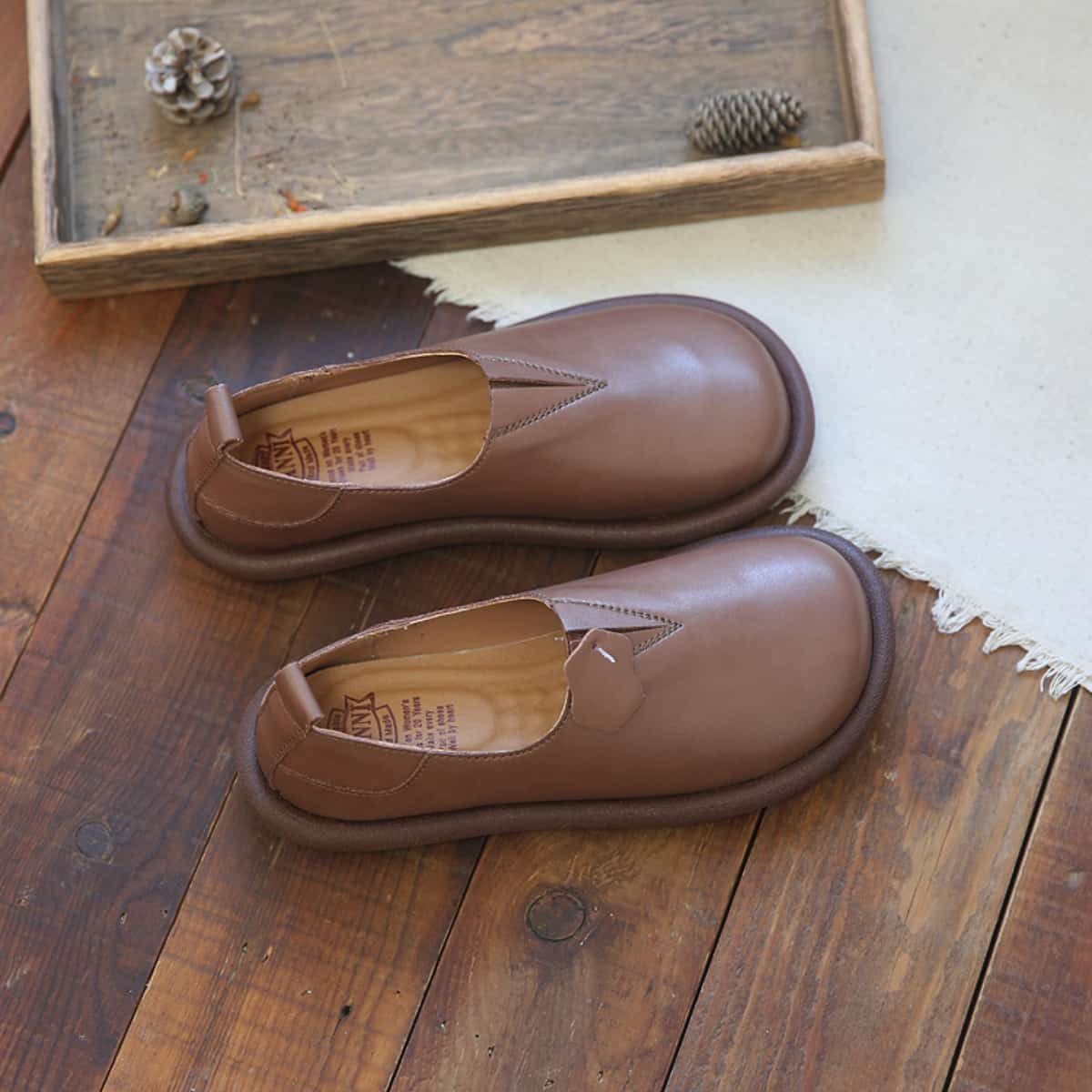 Leather round head flat shoes, one stretch foot, shallow mouth, comfortable soft sole, low heel single shoes summer