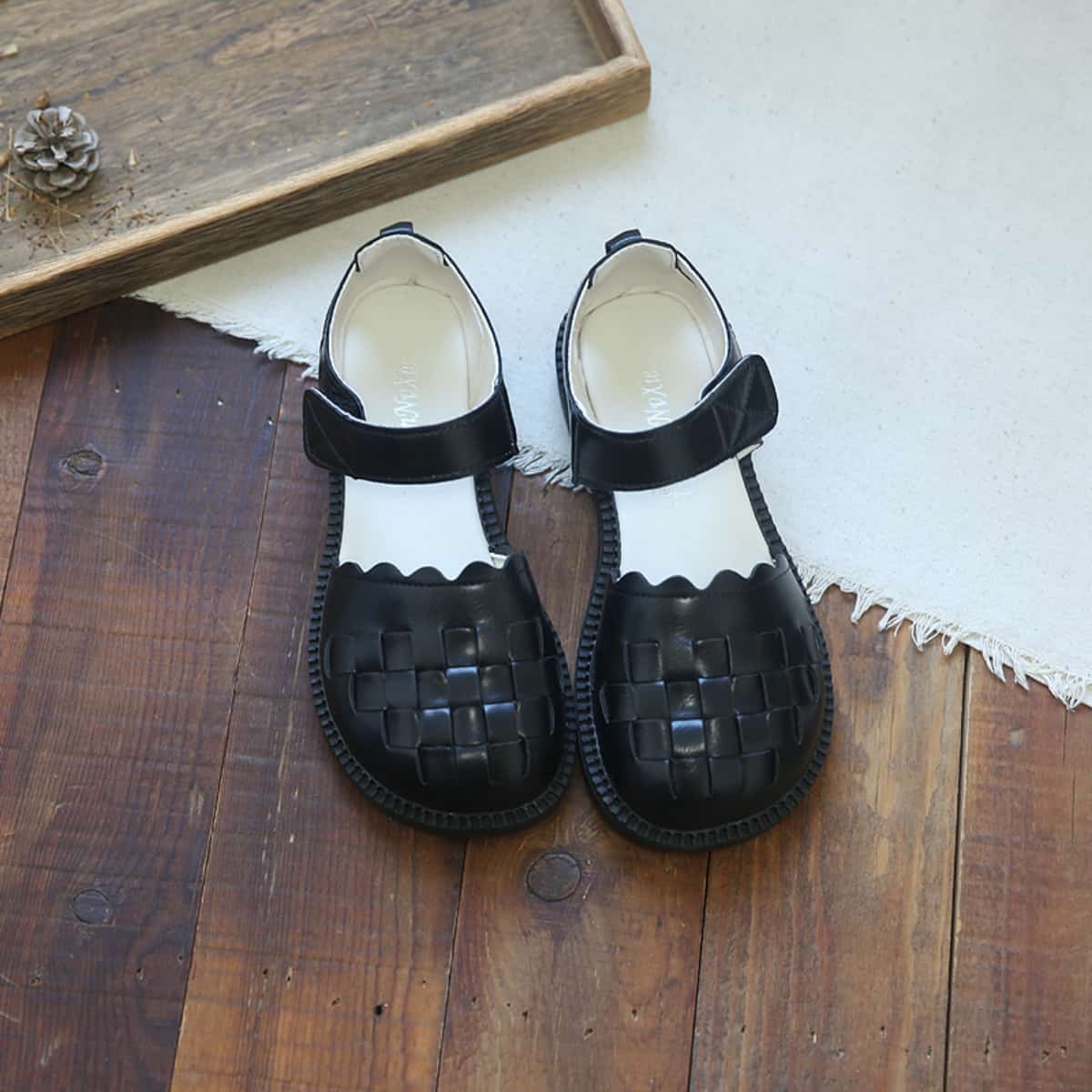 Hollow woven bag head small leather shoes summer word with low heel student beige sandals