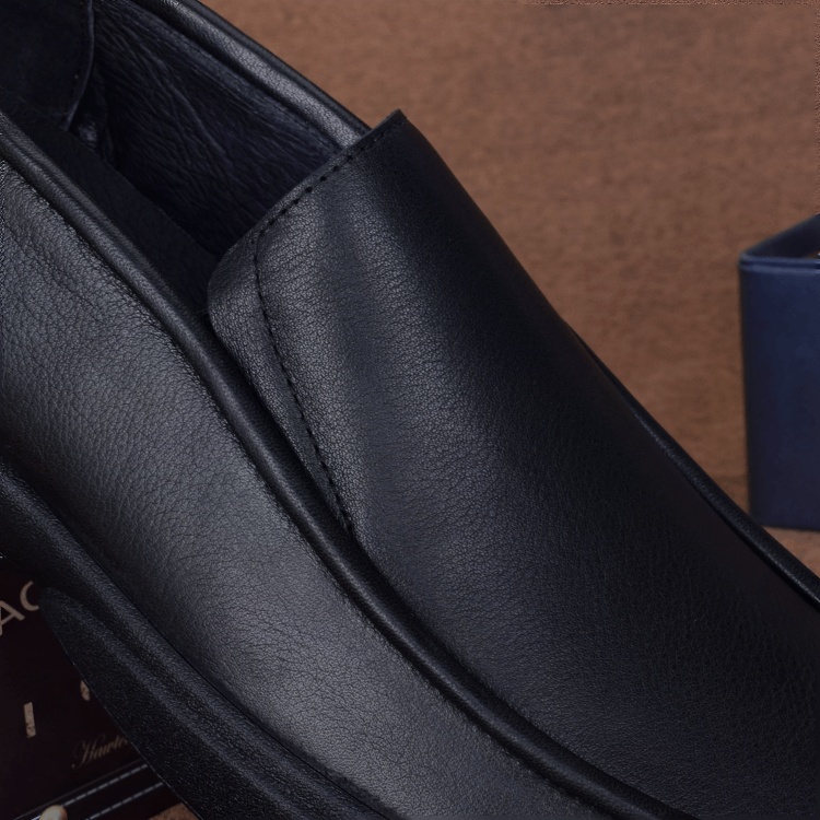 Casual leather shoes men's soft skin wide head large size first layer cowhide soft bottom breathable leather men's business