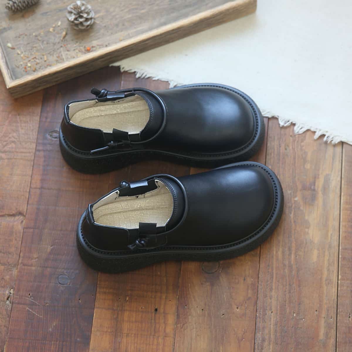 Round head thick-soled big head shoes, stretch your feet in early autumn, elastic mouth, versatile black small leather shoes