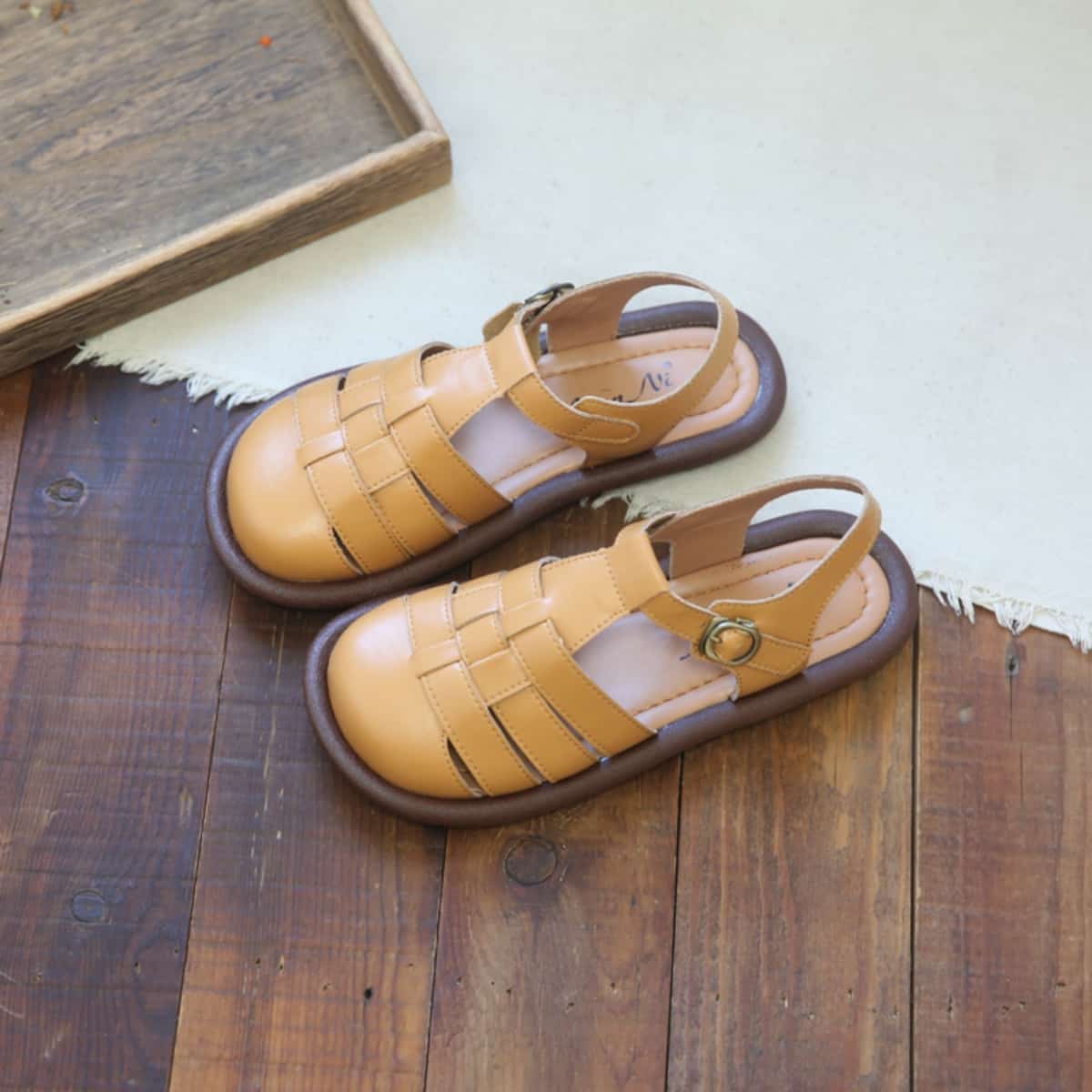 Leather hollow bag head flat shoes new soft sole breathable outside wear woven Roman sandals summer