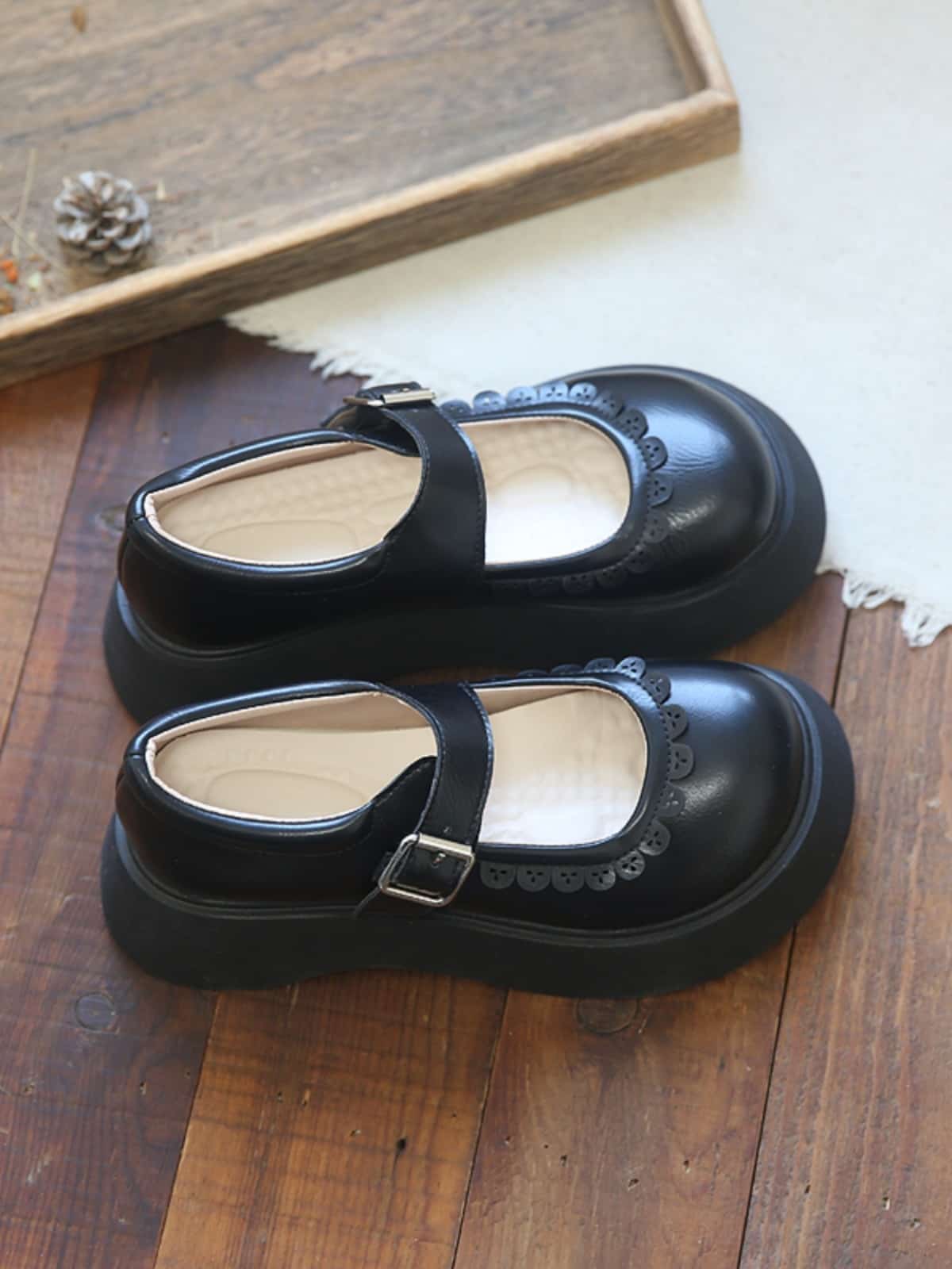 Hollow bag head thick sole big head shoes summer lotus leaf edge word with Mary Jane sandals