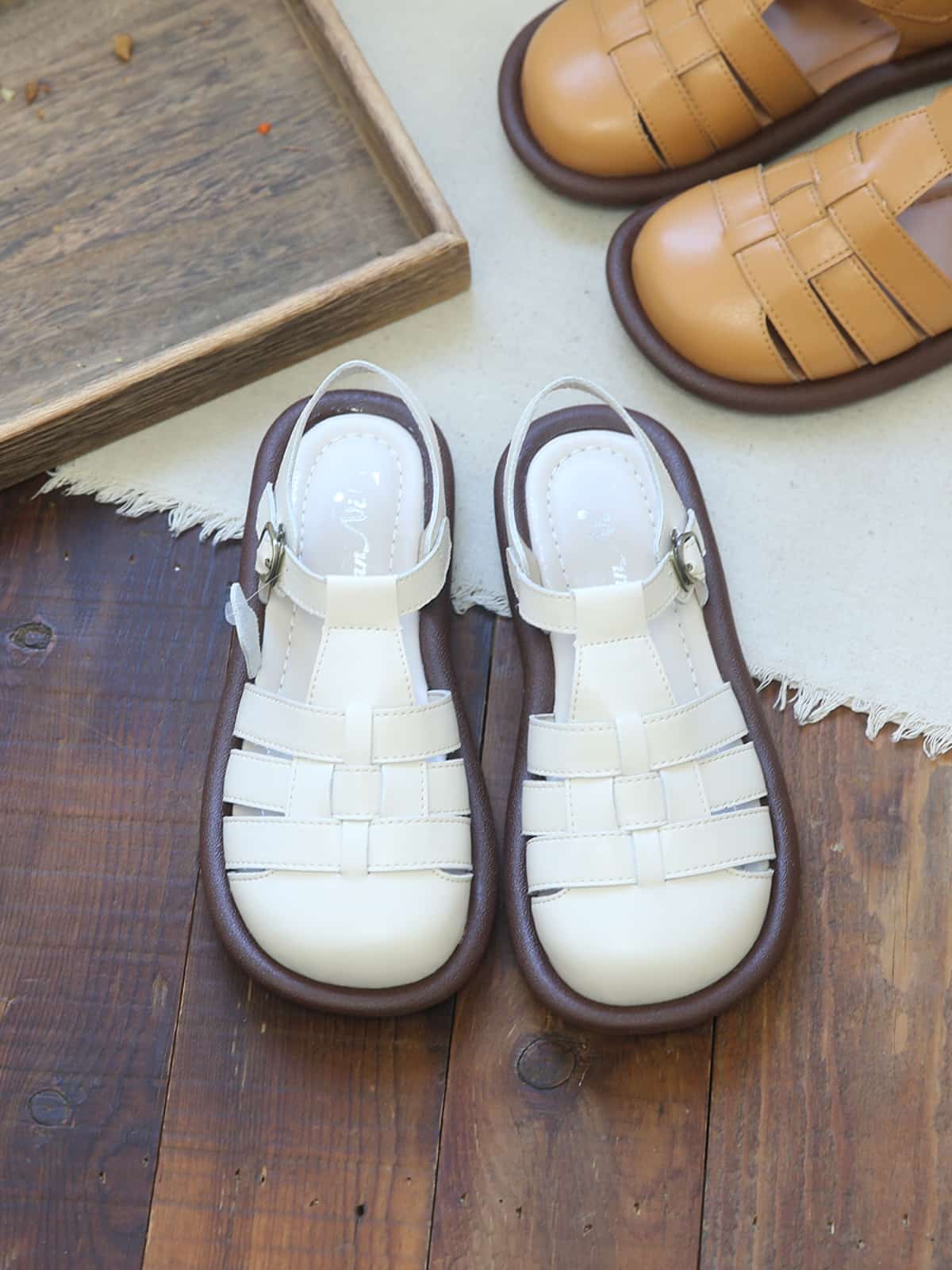Leather hollow bag head flat shoes new soft sole breathable outside wear woven Roman sandals summer