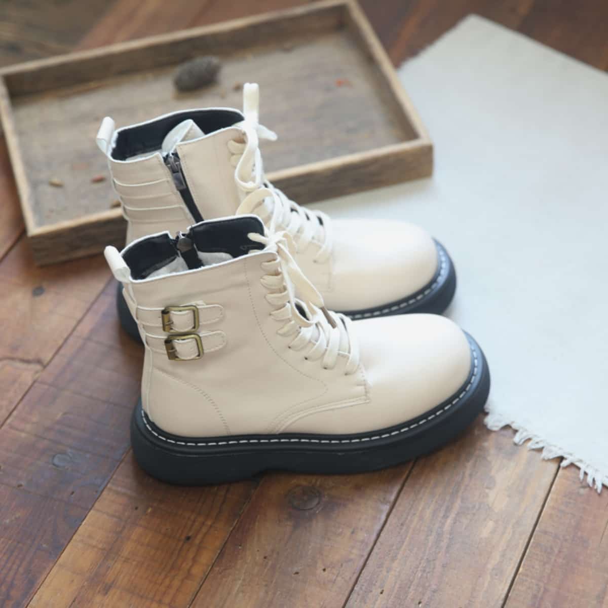 Round head lace-up thick-soled locomotive Martin boots women's autumn and winter velvet belt buckle black medium boots