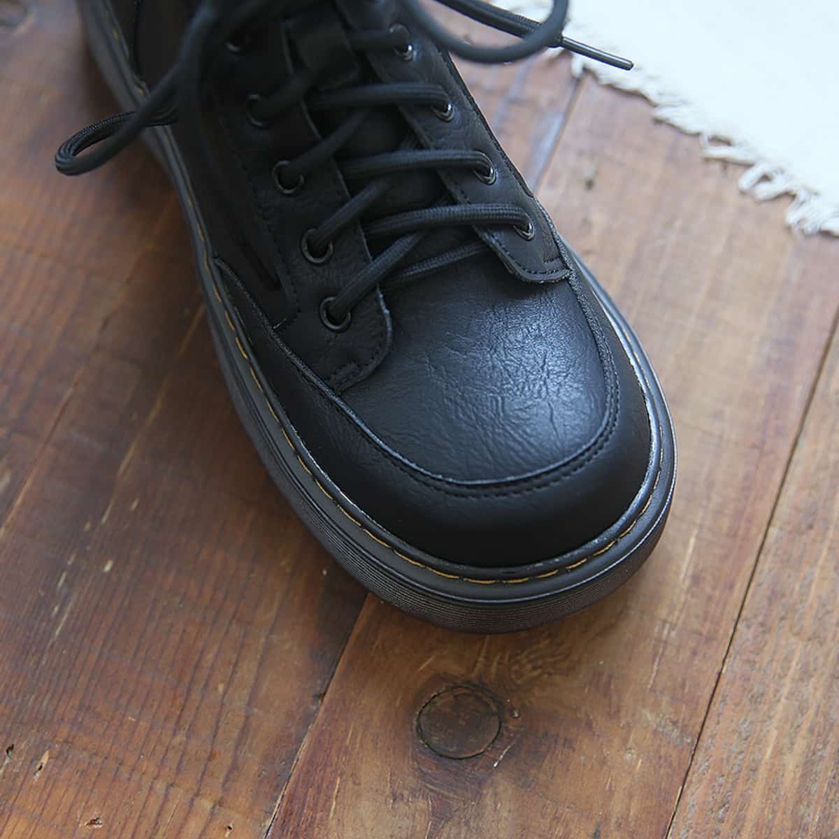 Round head lace-up platform locomotive Martin boots autumn and winter black handsome versatile short boots