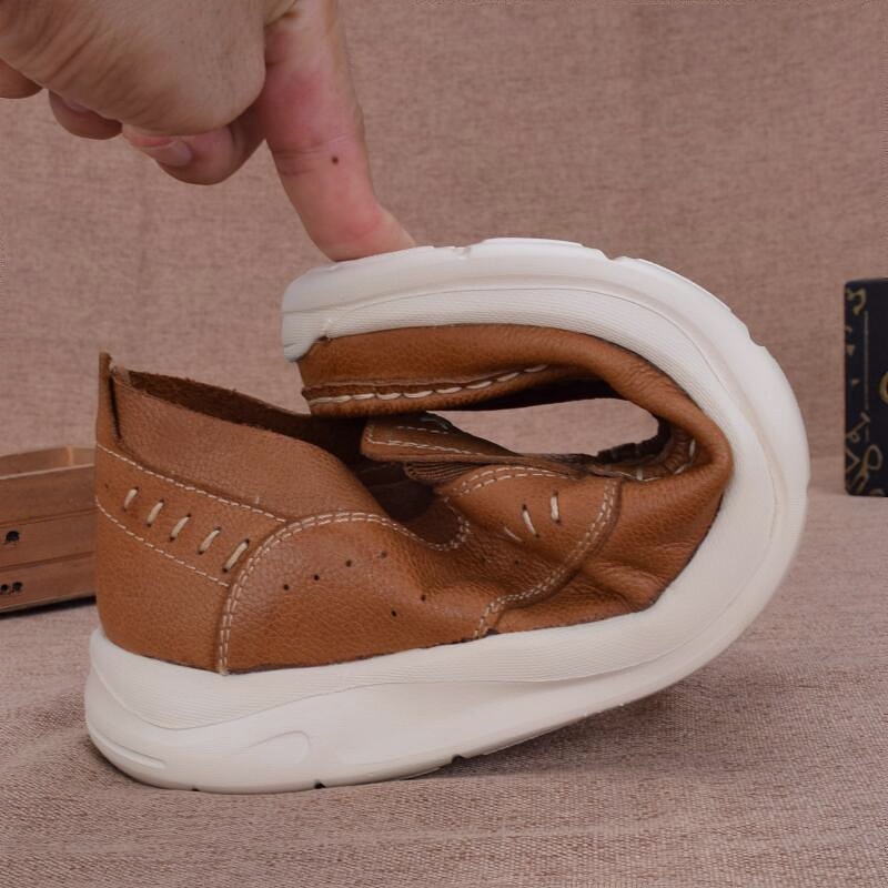 Men's leather shoes breathable soft sole shock absorption outdoor casual shoes trendy and comfortable first layer cowhide