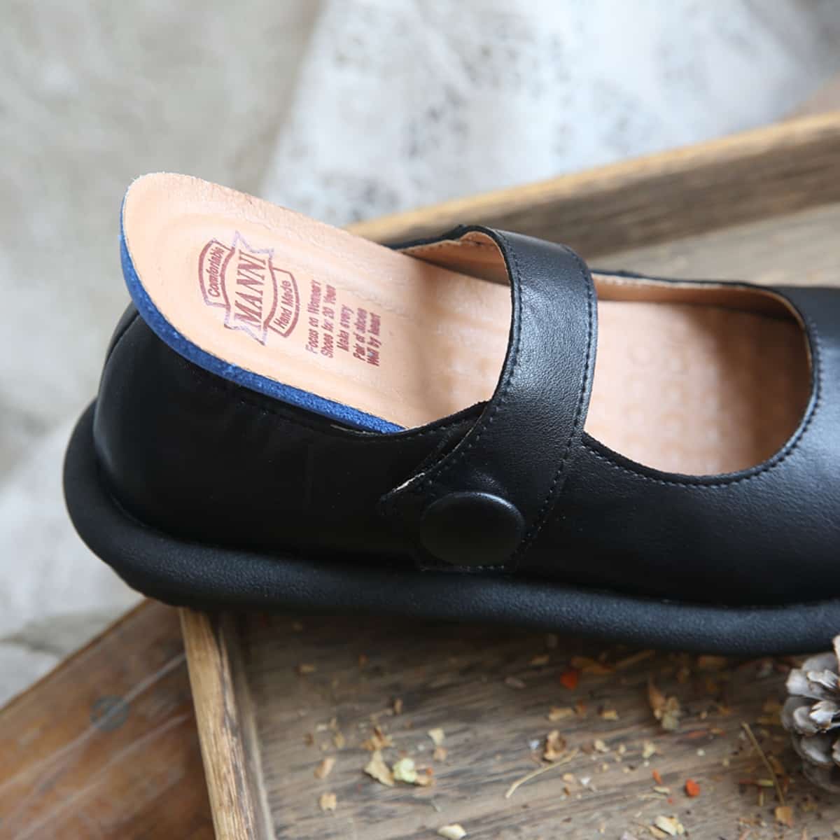 Leather round head shallow mouth flat shoes comfortable soft sole one word with small leather shoes sandals women