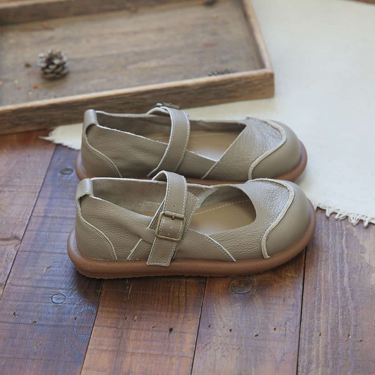 Leather hollow bag head shallow mouth flat shoes, summer wear soft sole with sandals
