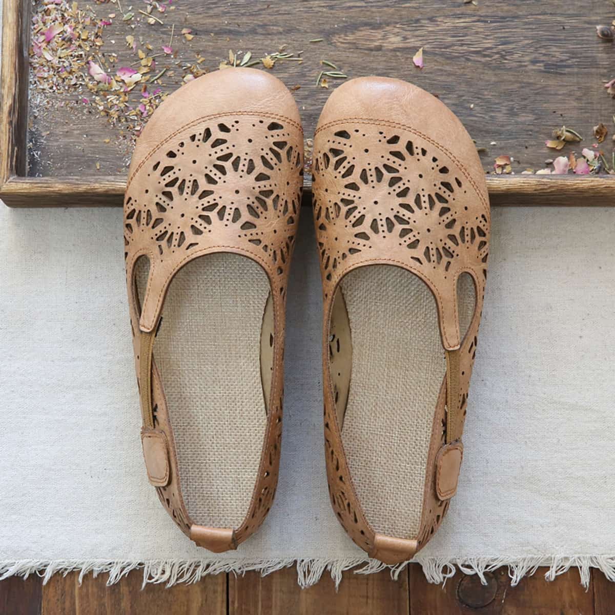 Hollow petal round head flat shoes summer cotton and linen comfortable shallow mouth single shoes women