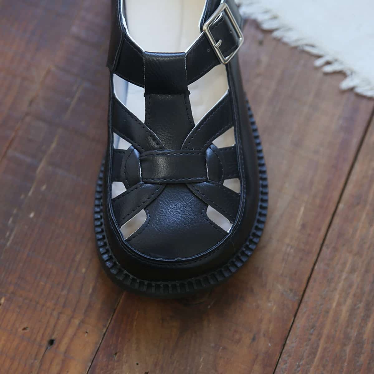 Hollow woven bag head Roman sandals summer T-button low heel breathable small leather shoes