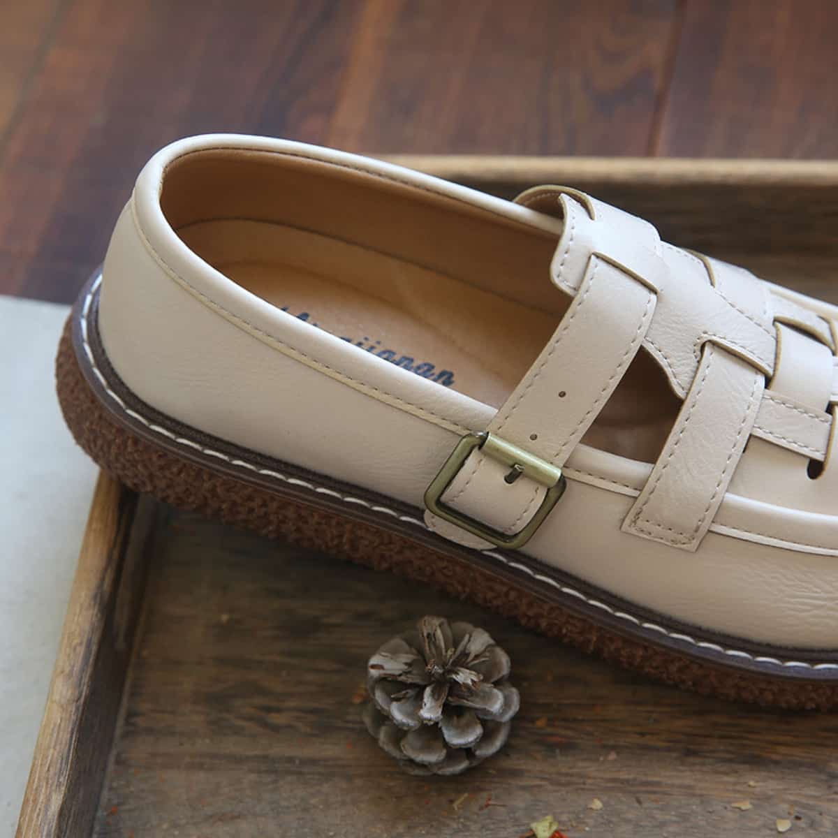 Hollow woven round head thick sole big head sandals summer beige buckle strap Roman shoes