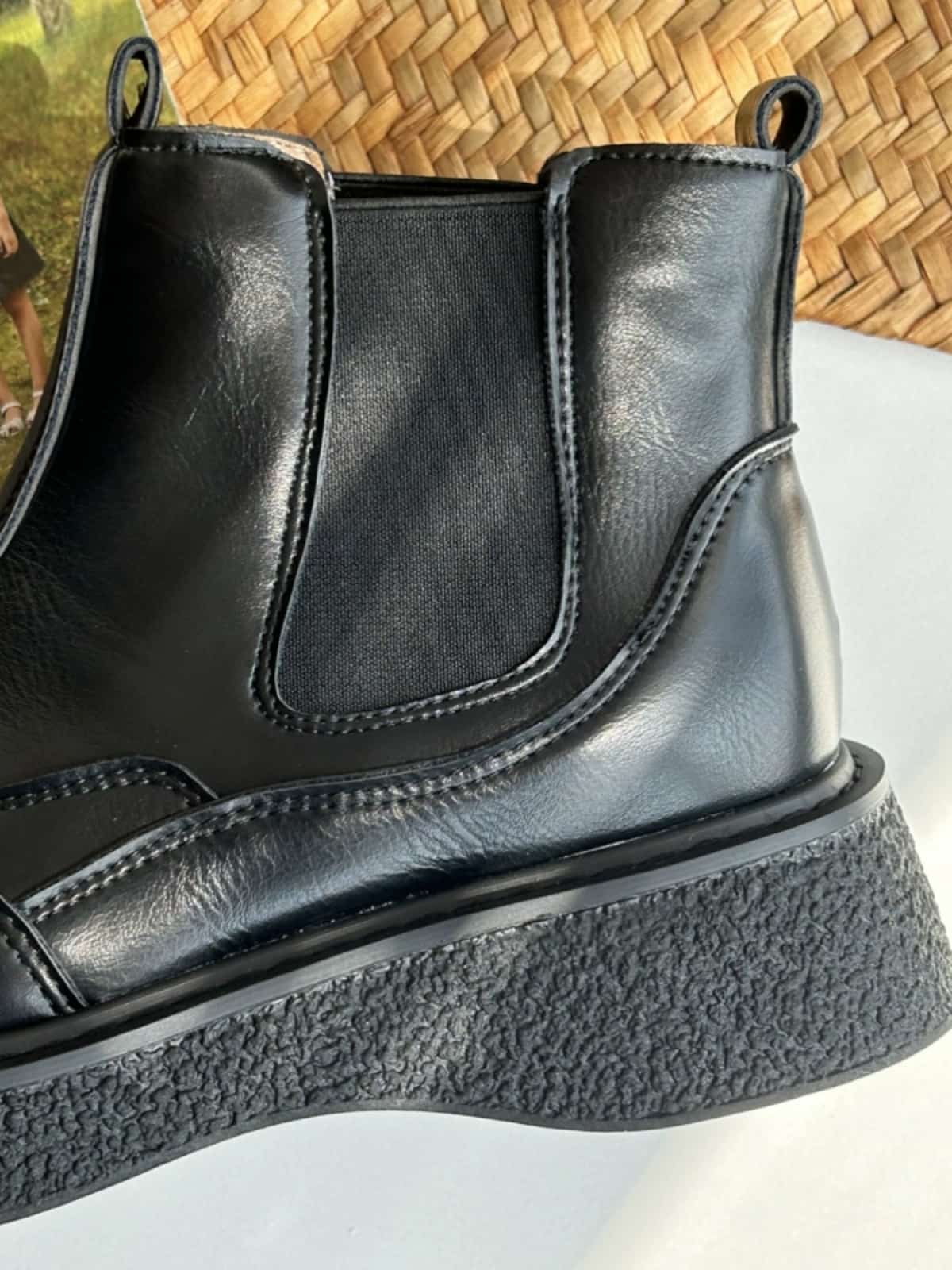 Round head platform big head shoes autumn and winter velvet middle heel black Martin boots short boots women