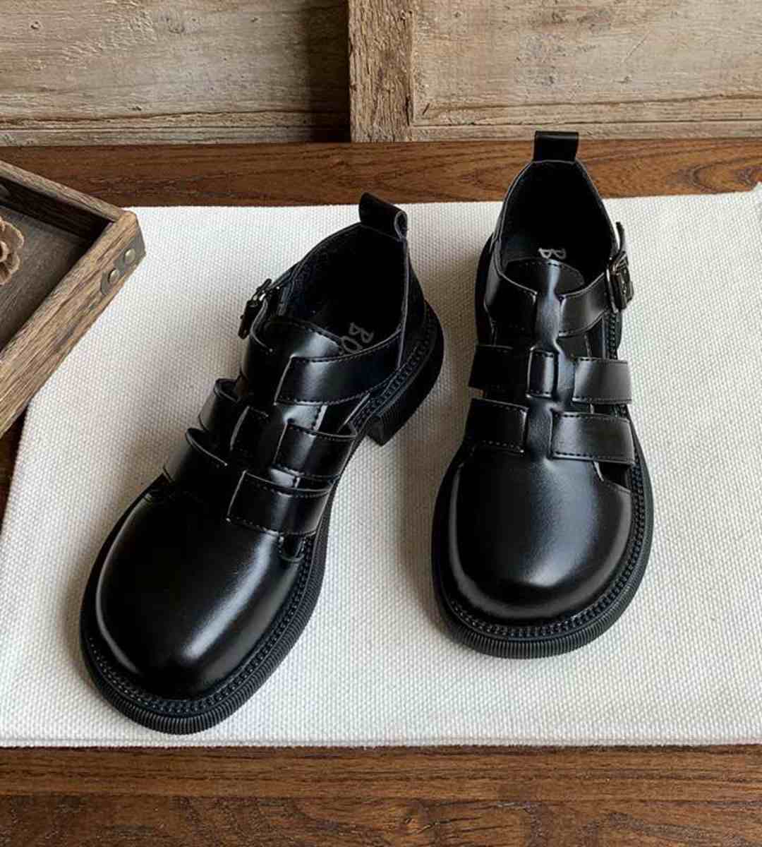 Summer Sandals Hollow Leather Retro Platform Shoes