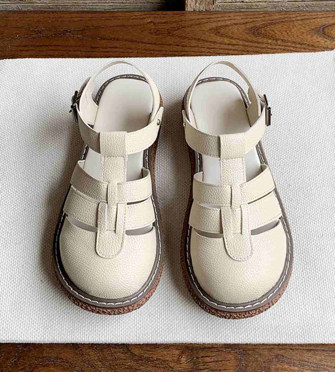 Summer Sandals and Big Shoes Joker Students