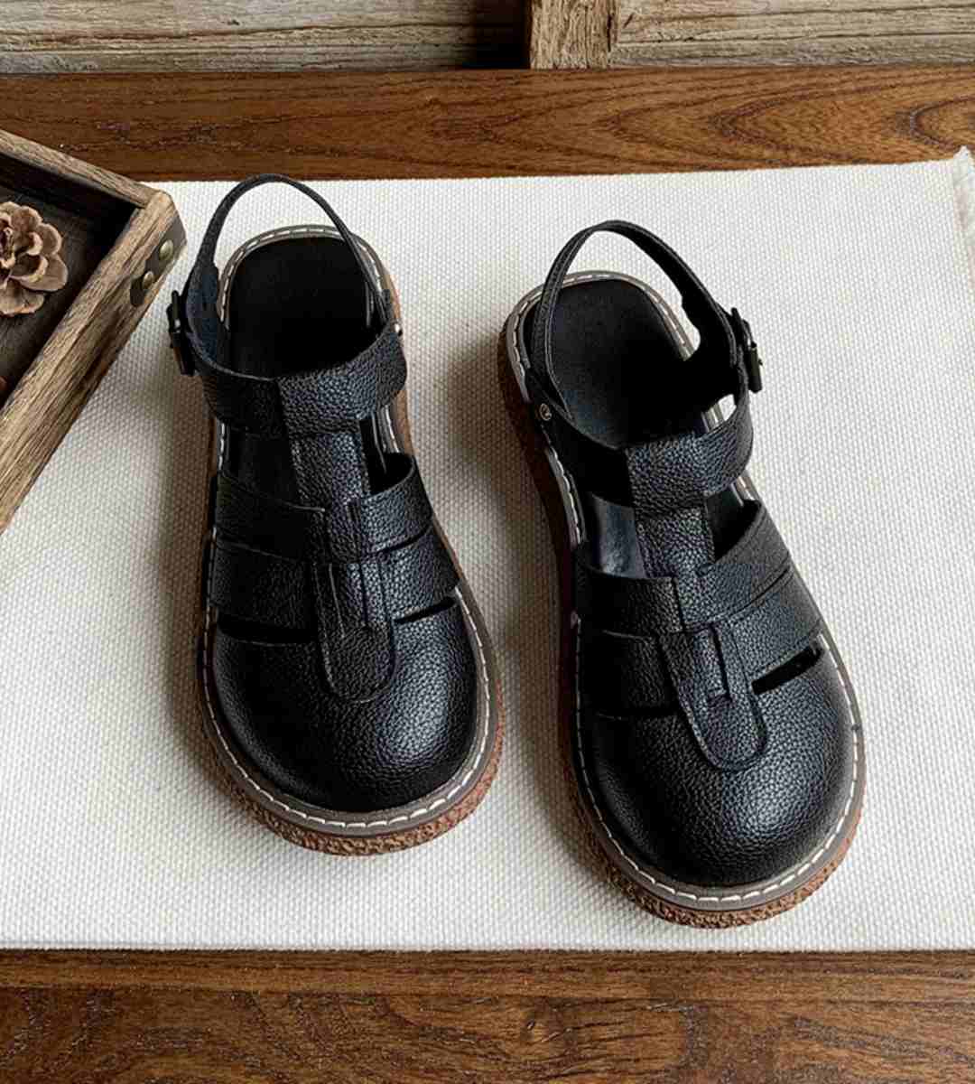 Summer Sandals and Big Shoes Joker Students