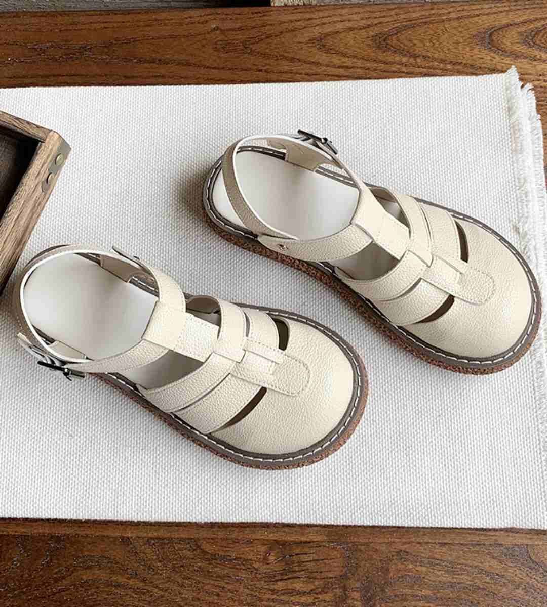 Summer Sandals and Big Shoes Joker Students